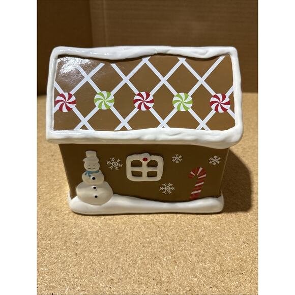 TARGET Room Essentials Gingerbread House Coin Bank – 2011 Target – 6x7x5 - Picture 2 of 9